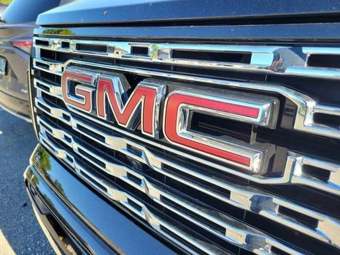 Used 2023 GMC Canyon Denali image 11