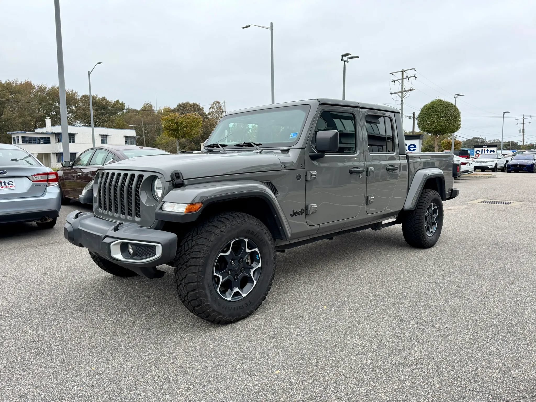 Used 2023 Jeep Gladiator Sport AWD/4WD image 3