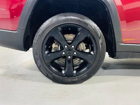 Used 2021 Jeep Grand Cherokee L Laredo RWD image 12
