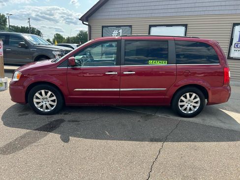 Used 2016 Chrysler Town & Country Touring w/ Driver Convenience Group FWD image 8