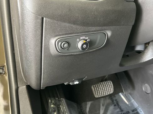 Used 2024 Chevrolet Equinox LT image 40