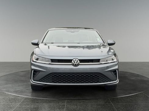 Used 2025 Volkswagen Jetta SE FWD image 2