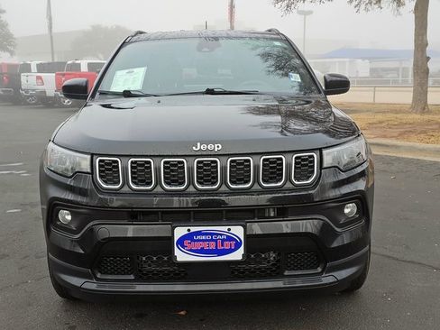 Used 2024 Jeep Compass Latitude image 8