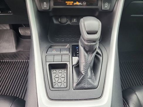 Used 2020 Toyota RAV4 XLE w/ Convenience Package FWD image 30