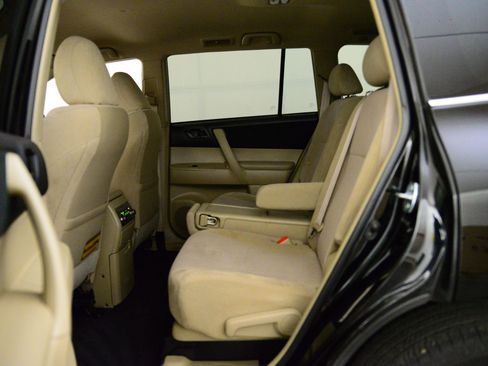 Used 2012 Toyota Highlander FWD image 11