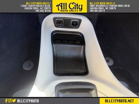 Used 2020 Chrysler Voyager Lxi image 19