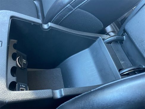 Used 2019 Jeep Cherokee Latitude Plus w/ Cold Weather Group image 17