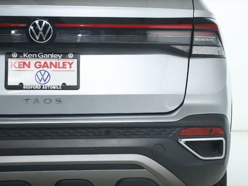 Used 2025 Volkswagen Taos SE image 45