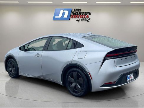 Used 2024 Toyota Prius LE image 7