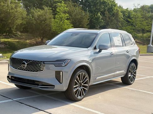 New 2026 Volvo XC90 B6 Plus w/ Protection Package Premier AWD/4WD image 3