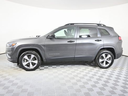 Used 2022 Jeep Cherokee Limited image 2