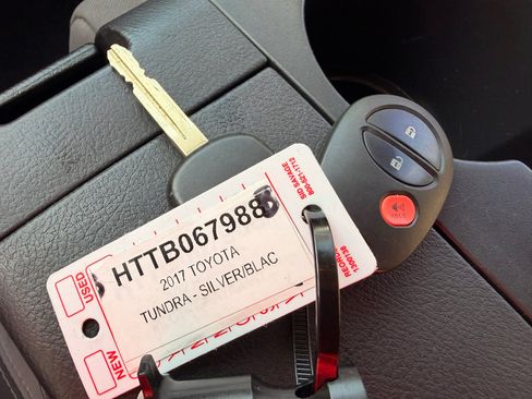 Used 2017 Toyota Tundra SR5 RWD image 29