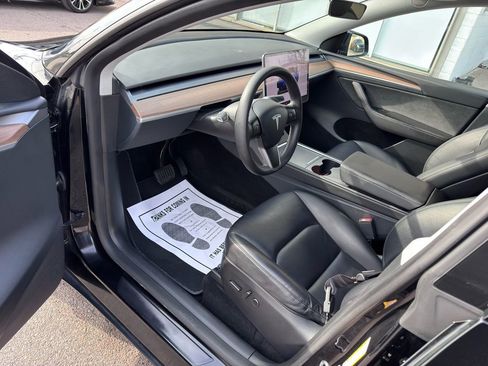 Used 2025 Tesla Model Y Long Range image 12