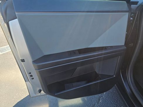 Used 2024 Tesla Cybertruck AWD Crew Cab image 10
