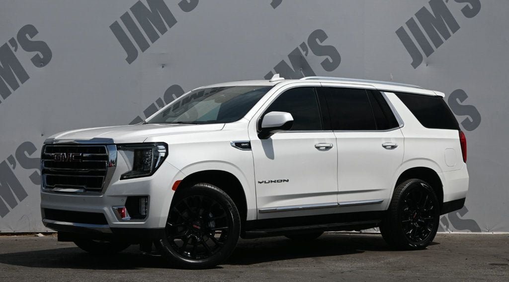 Used 2023 GMC Yukon SLT RWD image 1