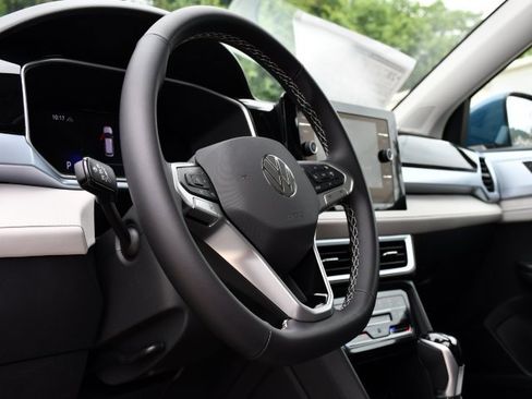 New 2025 Volkswagen Taos SE image 11