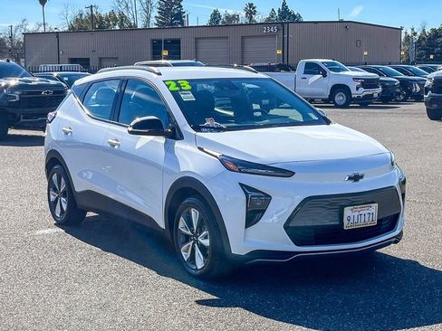 Used 2023 Chevrolet Bolt EUV LT w/ Convenience Package image 5