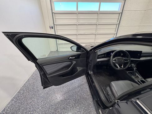 Used 2026 Volkswagen Jetta SEL FWD image 23