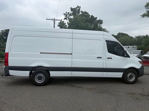 Used 2021 Mercedes-Benz Sprinter 2500 image 10