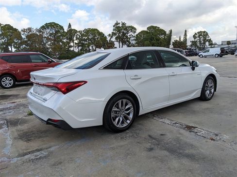 Used 2019 Toyota Avalon XLE image 8