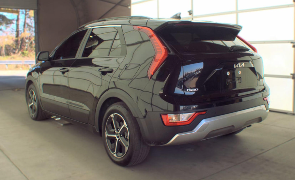 Used 2025 Kia Niro EX w/ EX Cold Weather Package FWD image 8