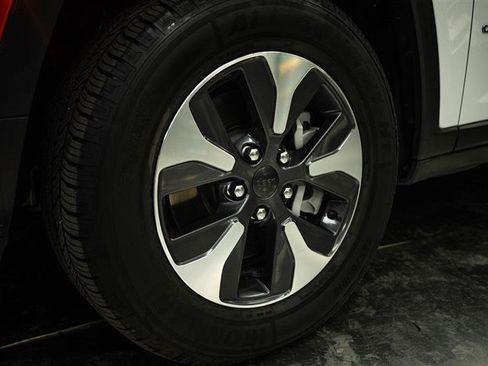 Used 2022 Jeep Grand Cherokee Limited 4xe AWD/4WD image 3