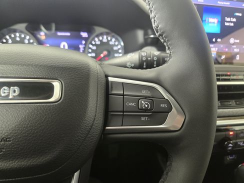 Certified 2023 Jeep Compass Latitude AWD/4WD image 17
