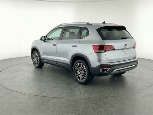 Used 2025 Volkswagen Taos SE image 6