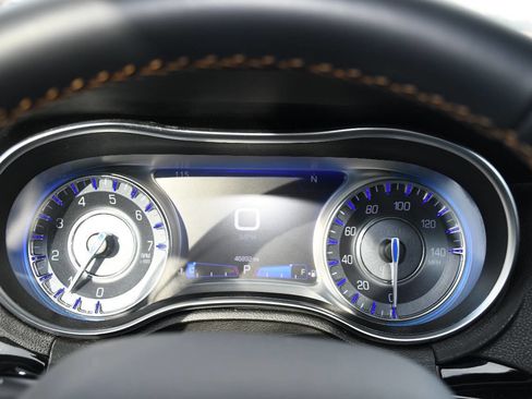 Used 2018 Chrysler 300 S w/ 300S Alloy Package image 31