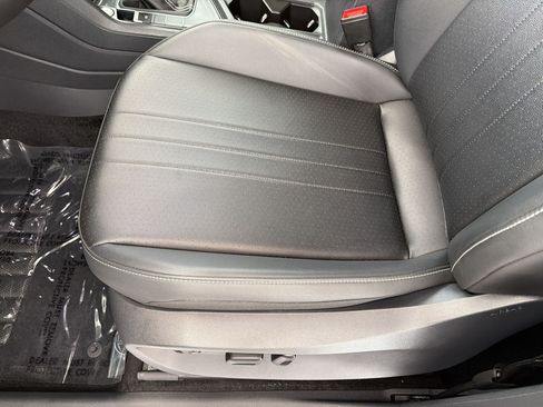 Certified 2024 Volkswagen Tiguan SE FWD image 14