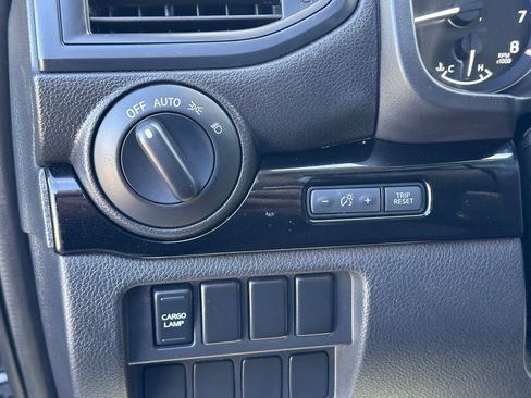 Used 2023 Nissan Titan SV image 19