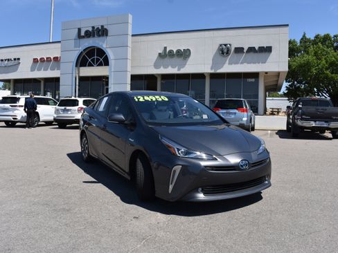 Used 2022 Toyota Prius Limited w/ Premium Convenience Package FWD image 1