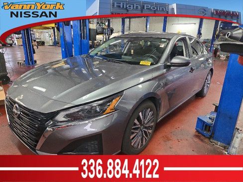 Certified 2023 Nissan Altima 2.5 SV FWD image 1