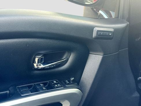 Used 2017 Nissan Titan SL image 18