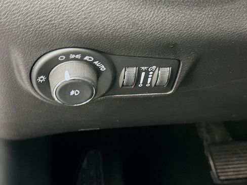 Used 2024 Jeep Compass Latitude AWD/4WD image 17