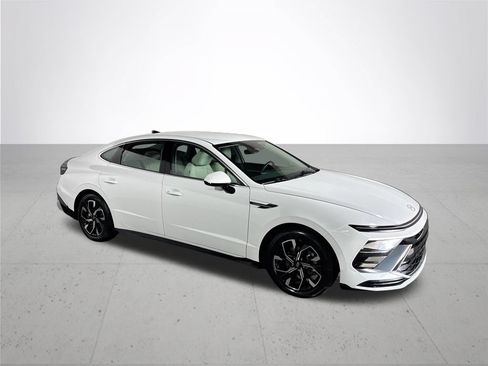 Used 2025 Hyundai Sonata SEL FWD image 4