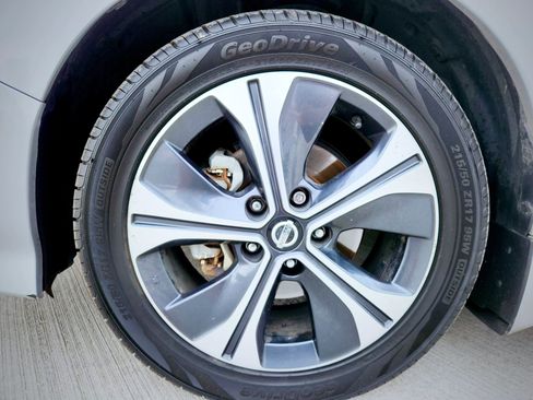 Used 2018 Nissan Leaf SV image 17