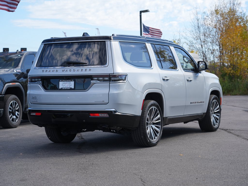 Used 2023 Jeep Grand Wagoneer Series III AWD/4WD image 3