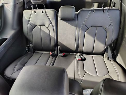 New 2026 Chrysler Pacifica Select image 3