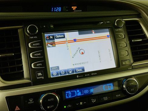 Used 2018 Toyota Highlander Limited w/ Carpet Mat Package (TMS) image 22