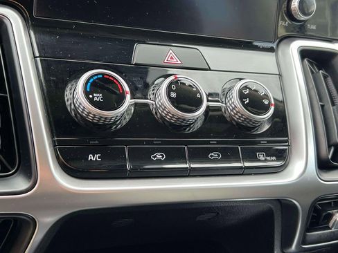 Used 2023 Kia Sorento LX image 25