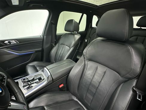 Used 2020 BMW X5 M50i w/ Premium Package image 9