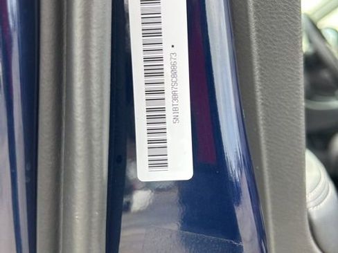 Used 2025 Nissan Rogue SV image 34