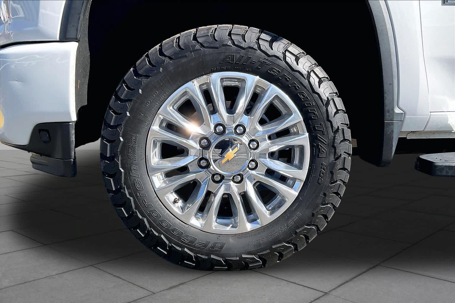 Used 2022 Chevrolet Silverado 2500 High Country w/ Safety Package II AWD/4WD image 10