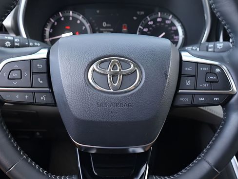 Certified 2021 Toyota Highlander Limited image 17