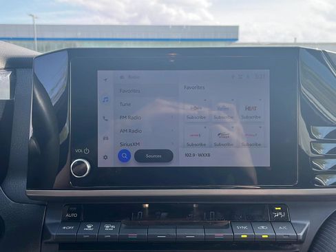 Used 2025 Toyota Camry SE image 16