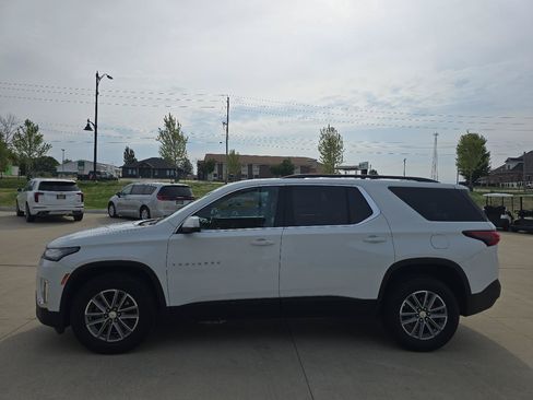 Used 2023 Chevrolet Traverse LT FWD image 2