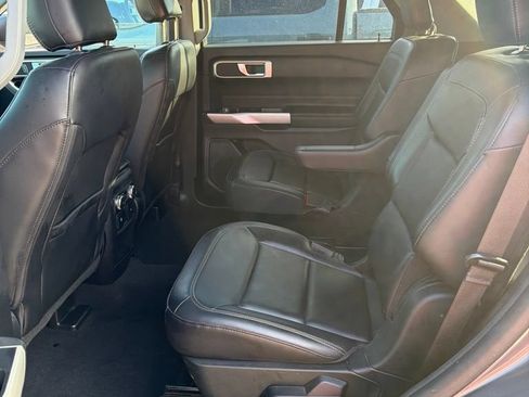 Certified 2021 Ford Explorer XLT w/ Equipment Group 202A AWD/4WD image 3