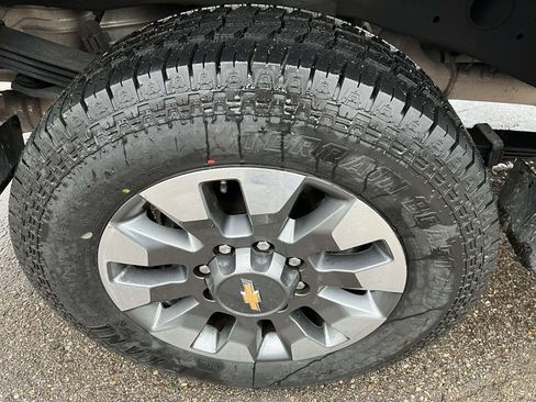 Used 2022 Chevrolet Silverado 2500 Custom w/ Custom Value Package image 14