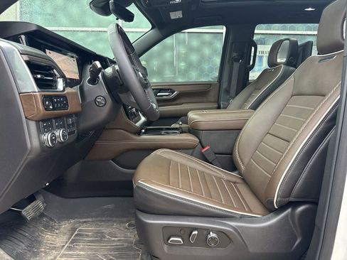 Used 2025 GMC Yukon Denali Ultimate AWD/4WD image 9